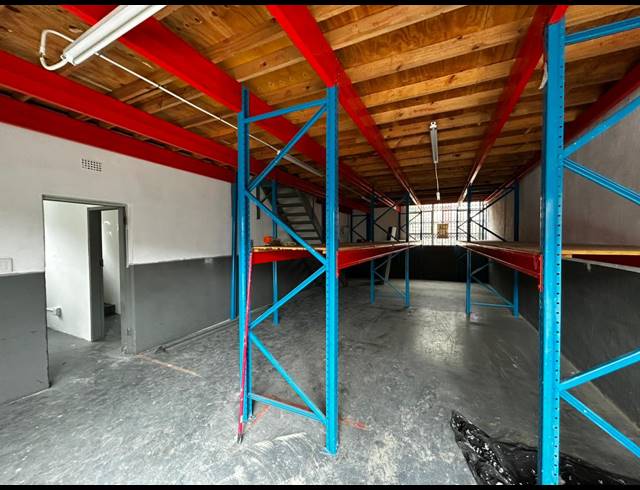 150M² WAREHOUSE TO LET IN WYNBERG